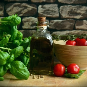 a picture of a bottle of olive oil